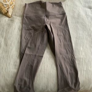 Lulu Lemon Wonder under cropped yoga pants